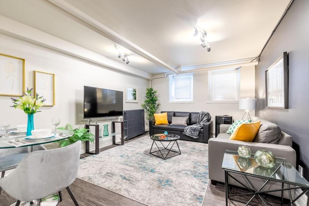 Short-Term Rental Sites for Hosts